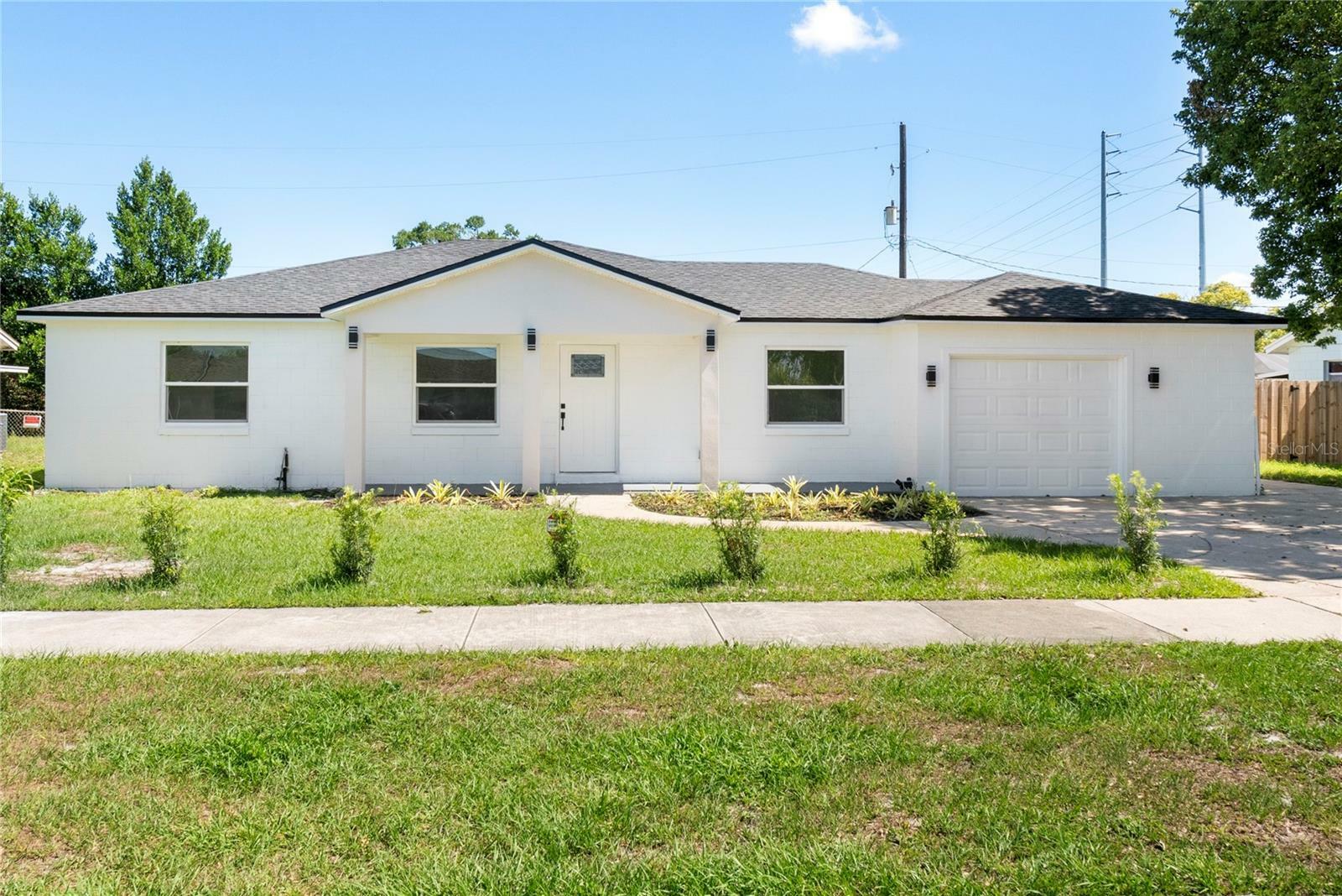 Property Photo: 6463 Sextant Court FL 32807