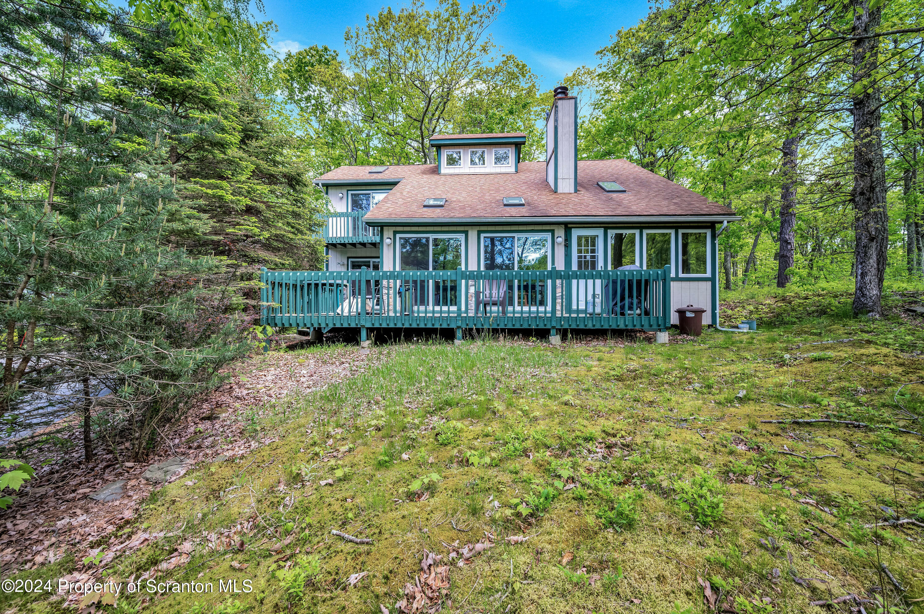 Property Photo:  124 Surrey Drive Drive  PA 18428 