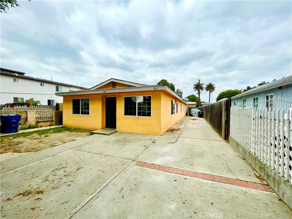 Property Photo:  821 E 75th Street  CA 90001 