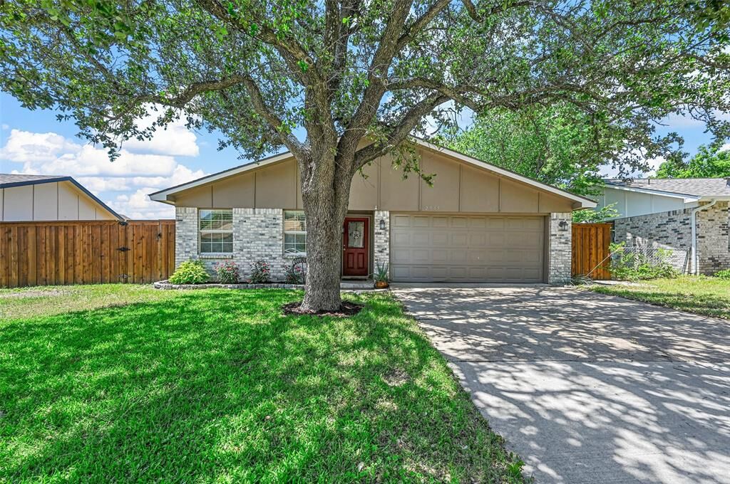 Property Photo:  2915 Rayswood Drive  TX 75007 