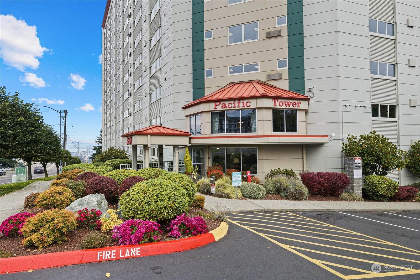Property Photo:  3201  Pacific Ave 601  WA 98418 