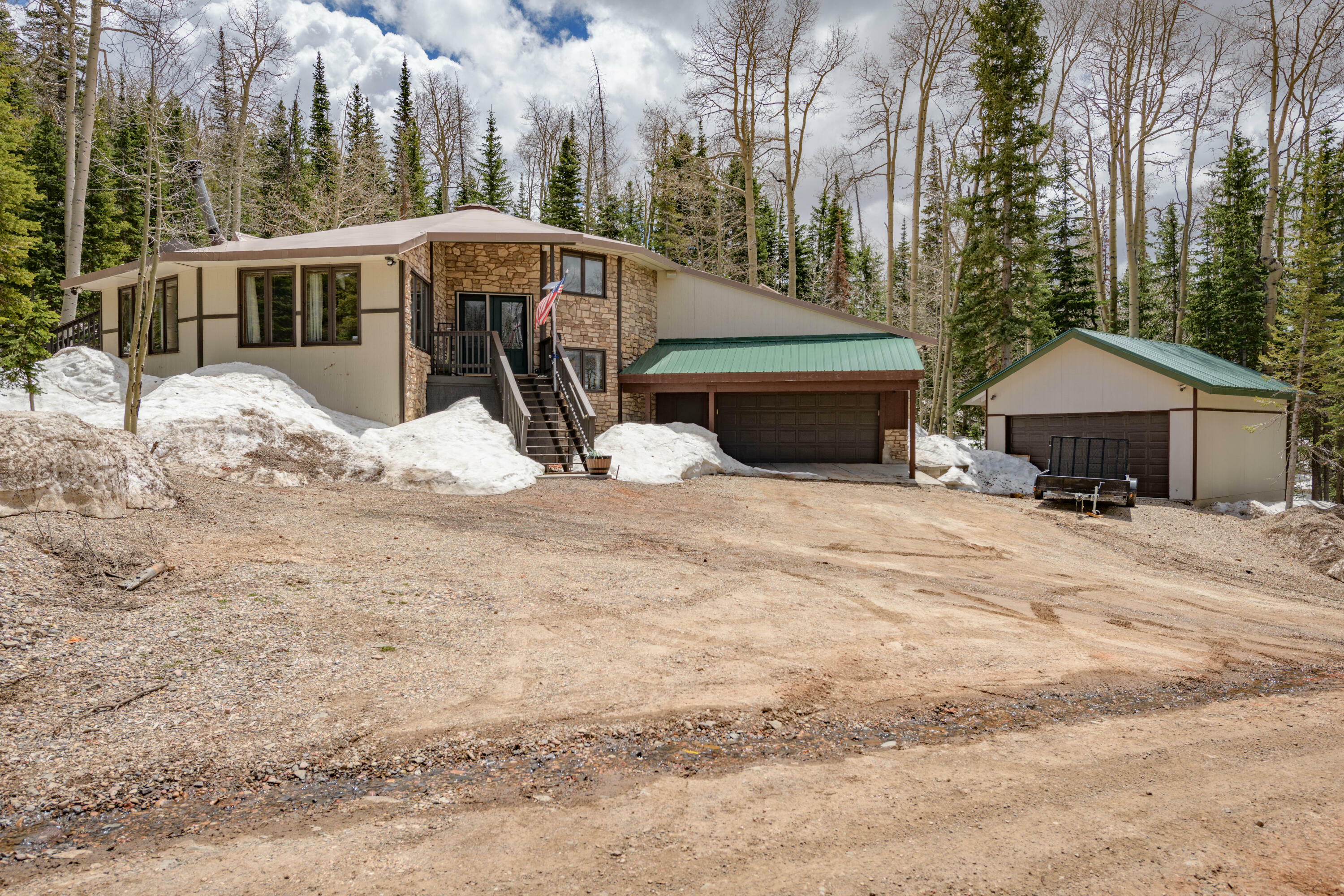 Property Photo:  194 Deer Trail Dr  UT 84719 