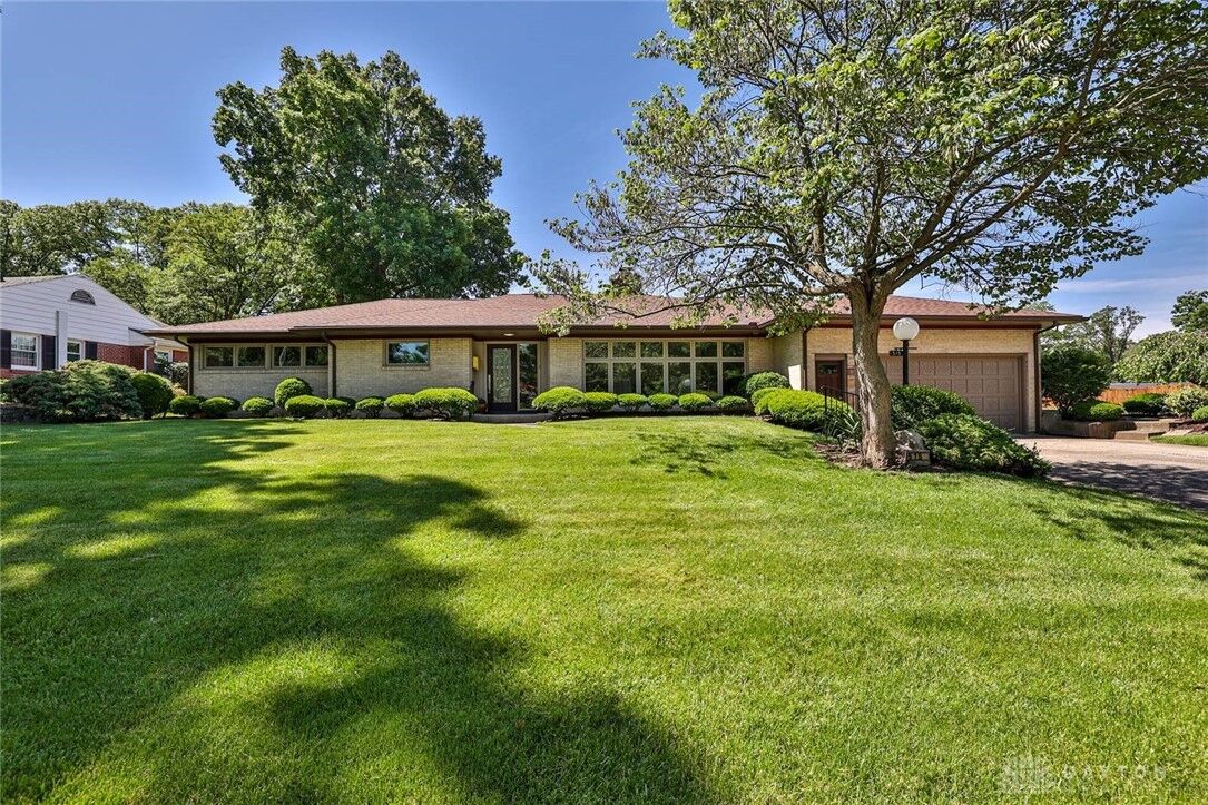 Property Photo: 515 N Broadmoor Boulevard OH 45504
