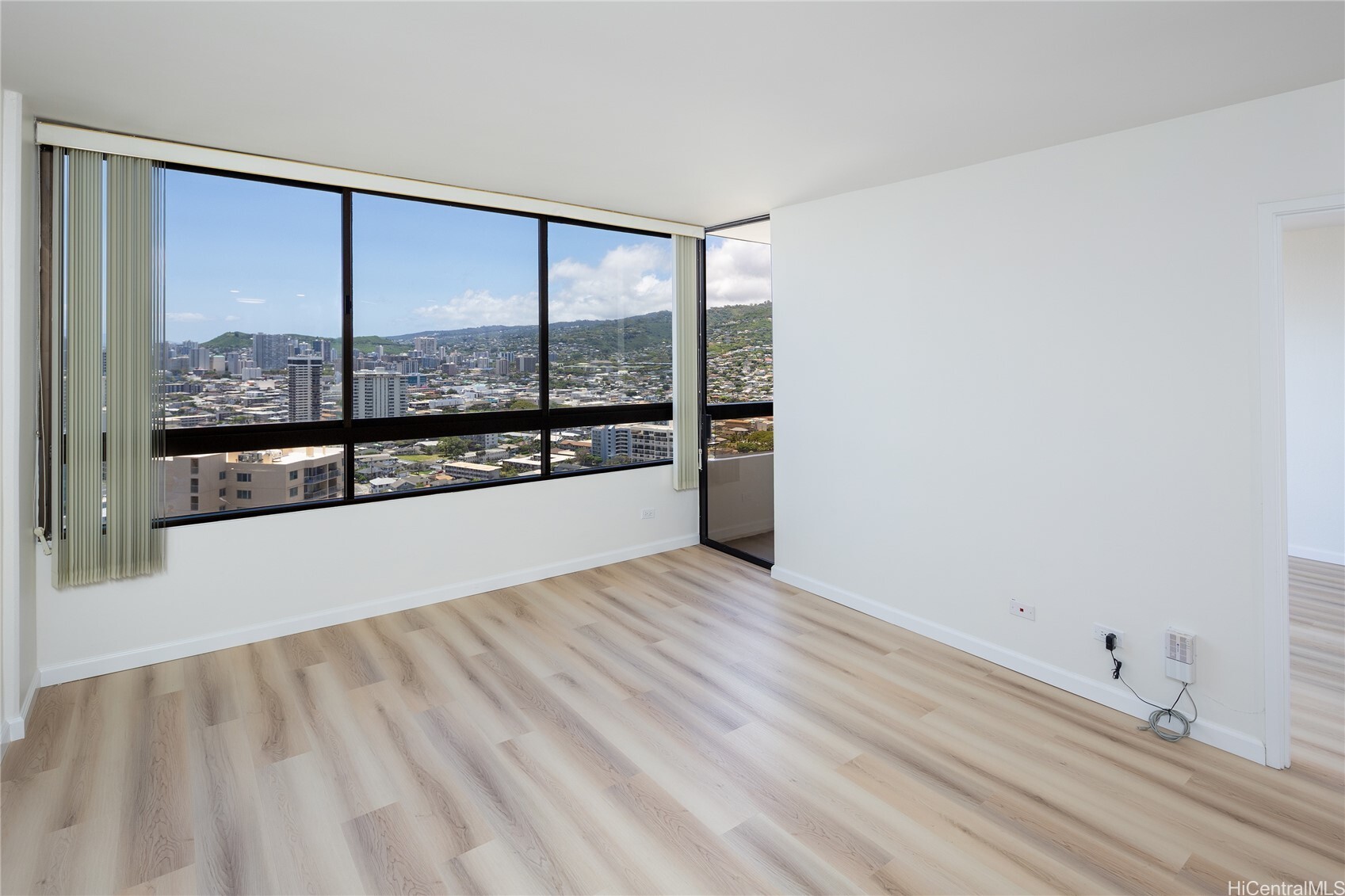 Property Photo: 2499 Kapiolani Boulevard 2806 HI 96826