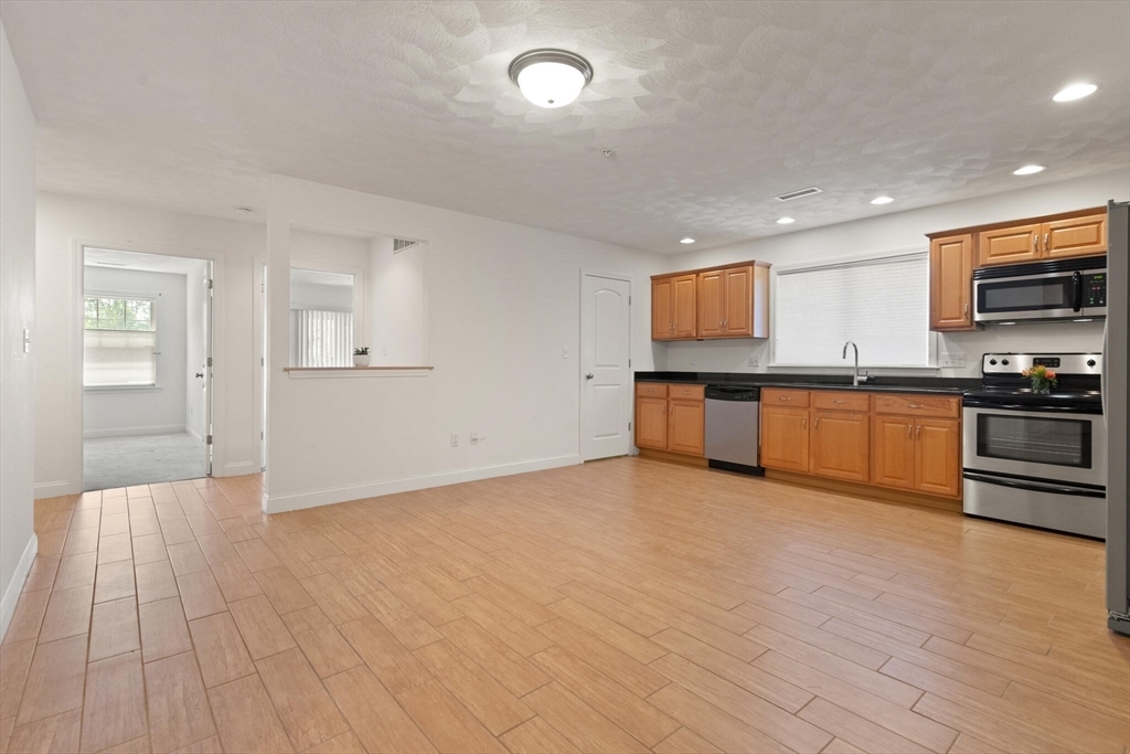 Property Photo:  382 Walnut Street 103  MA 01905 