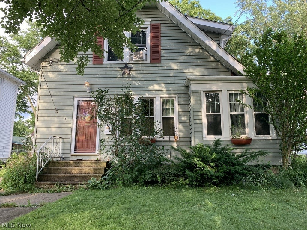 Property Photo:  1733 10th Street  OH 44221 