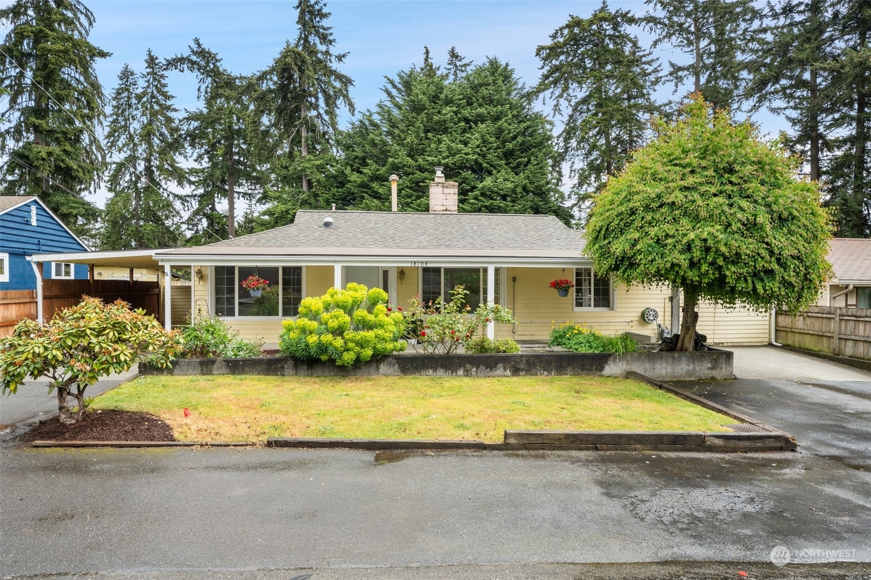 Property Photo:  18104 Palatine Avenue N  WA 98133 