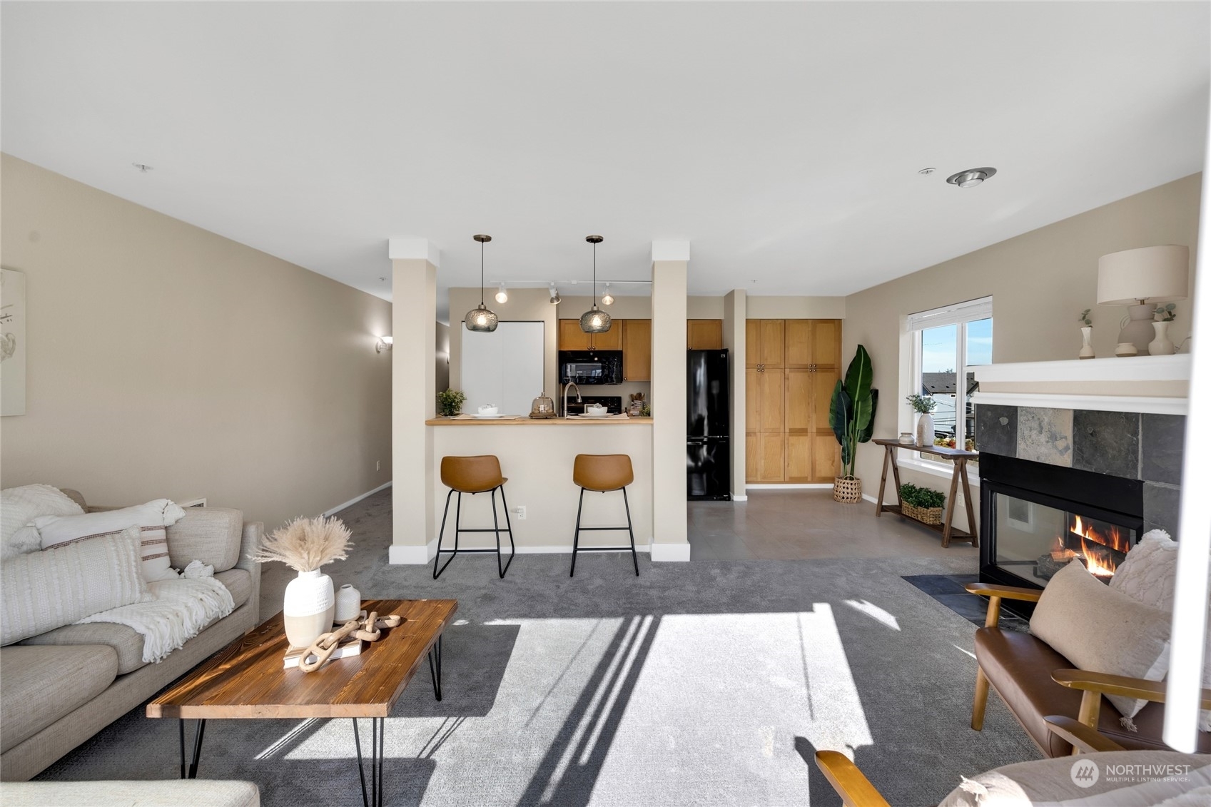 Property Photo: 4409 California Avenue SW 401 WA 98116
