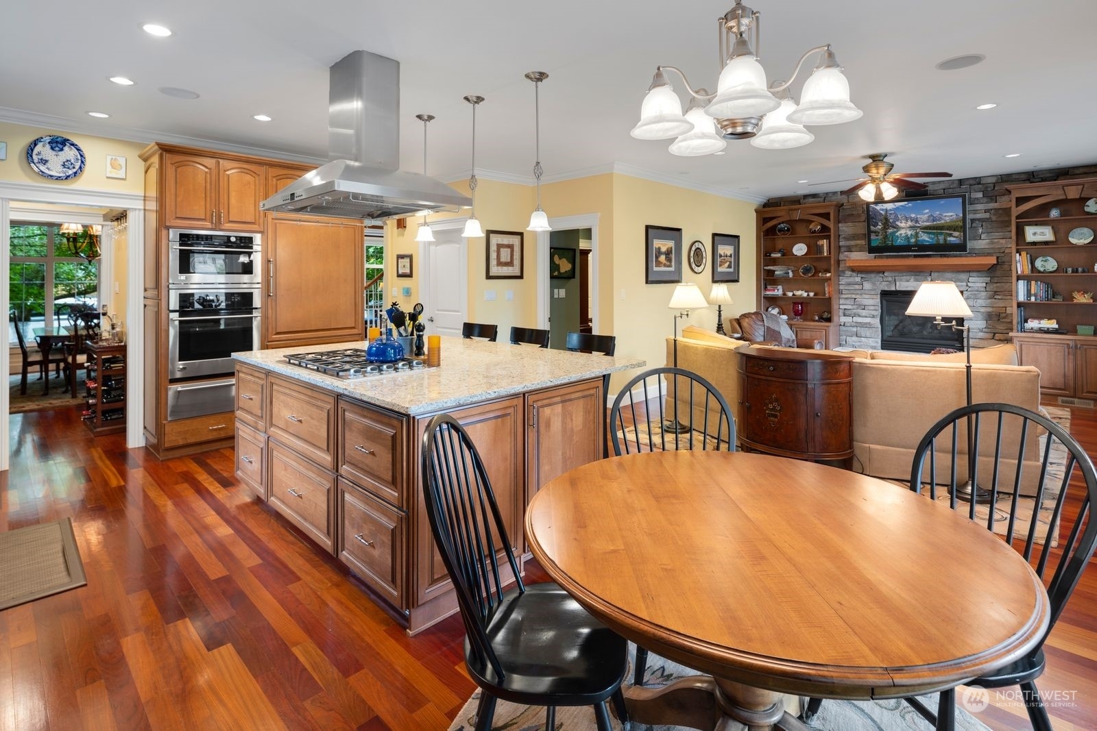 Property Photo: 6041 44th Avenue SW WA 98136