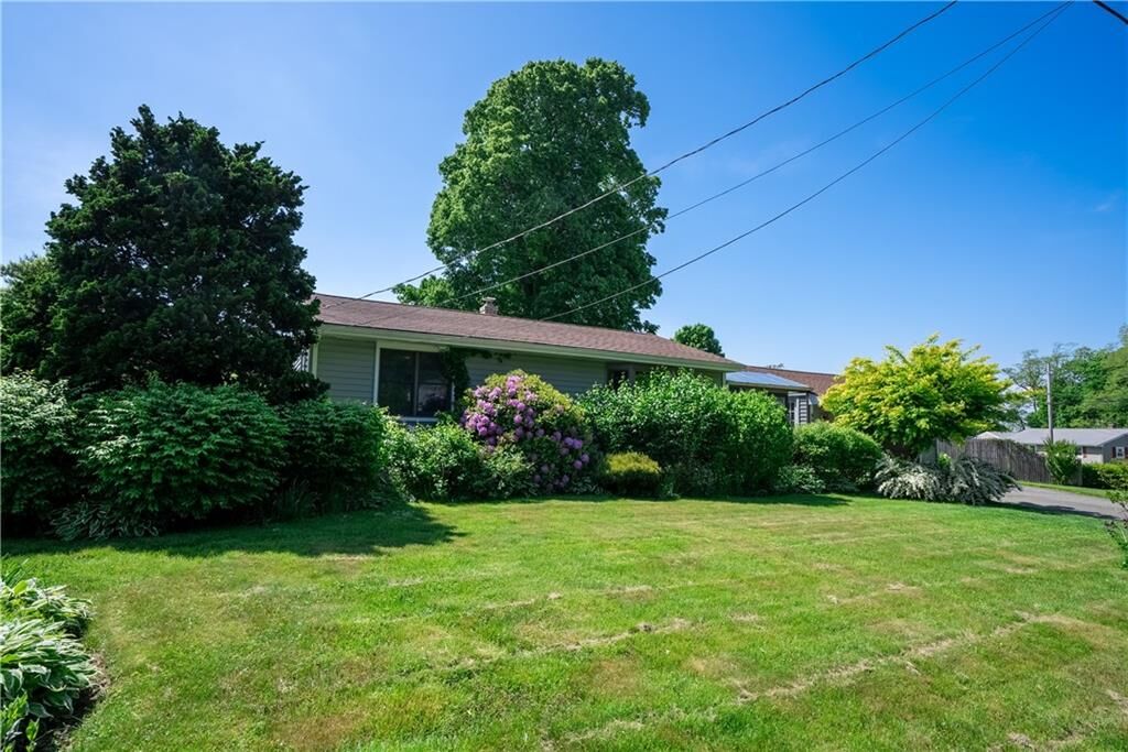 Property Photo:  86 Mail Coach Road  RI 02871 