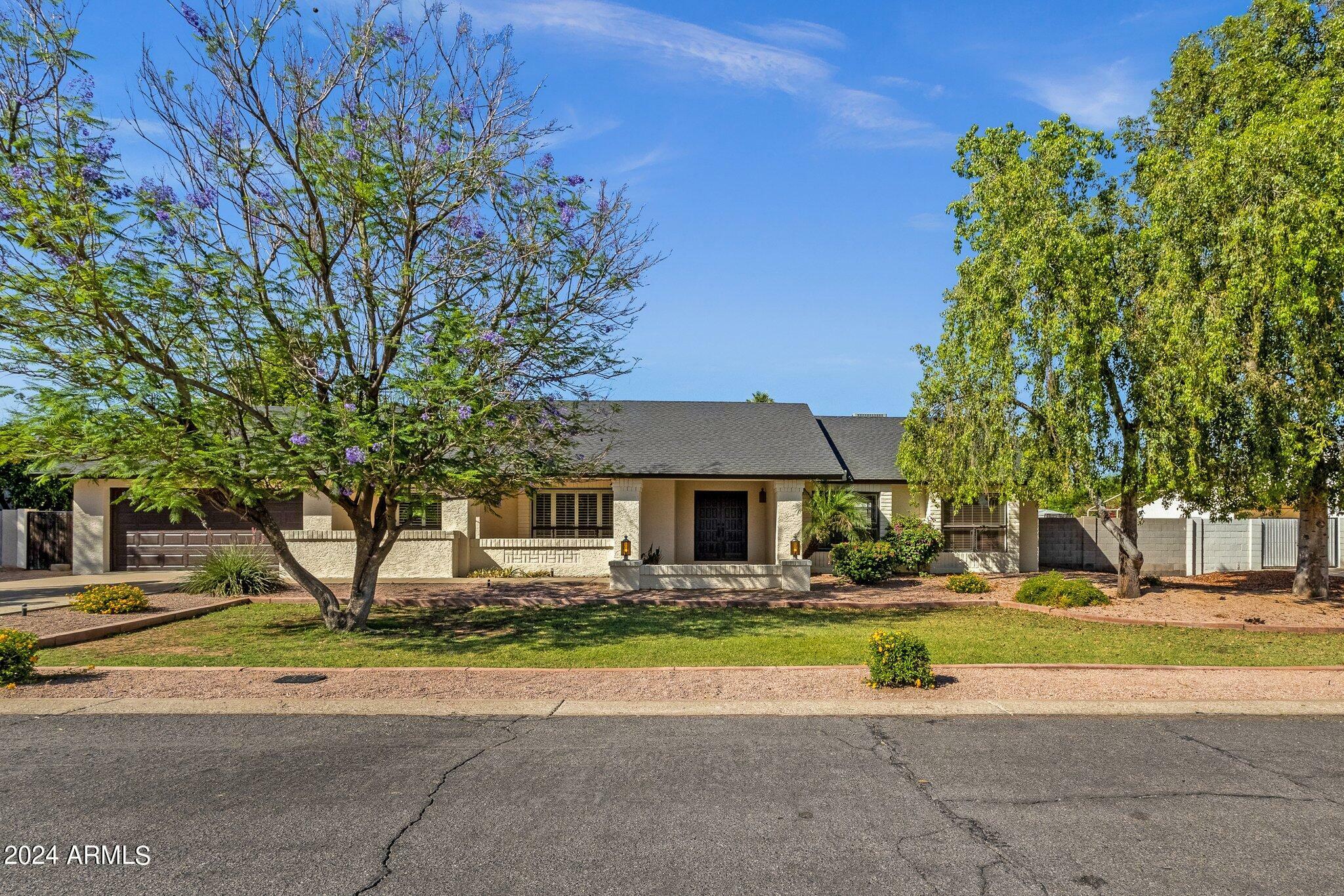 Property Photo: 234 W Myrna Lane AZ 85284