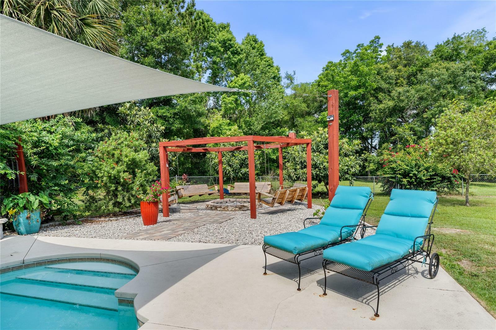 Property Photo: 17561 SW Archer Road FL 32618