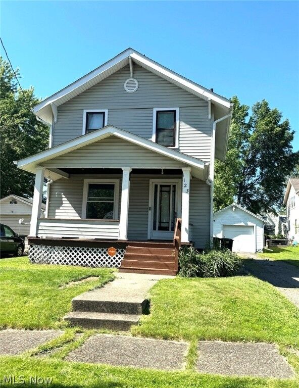 Property Photo:  1123 McKinley Street NE  OH 44483 