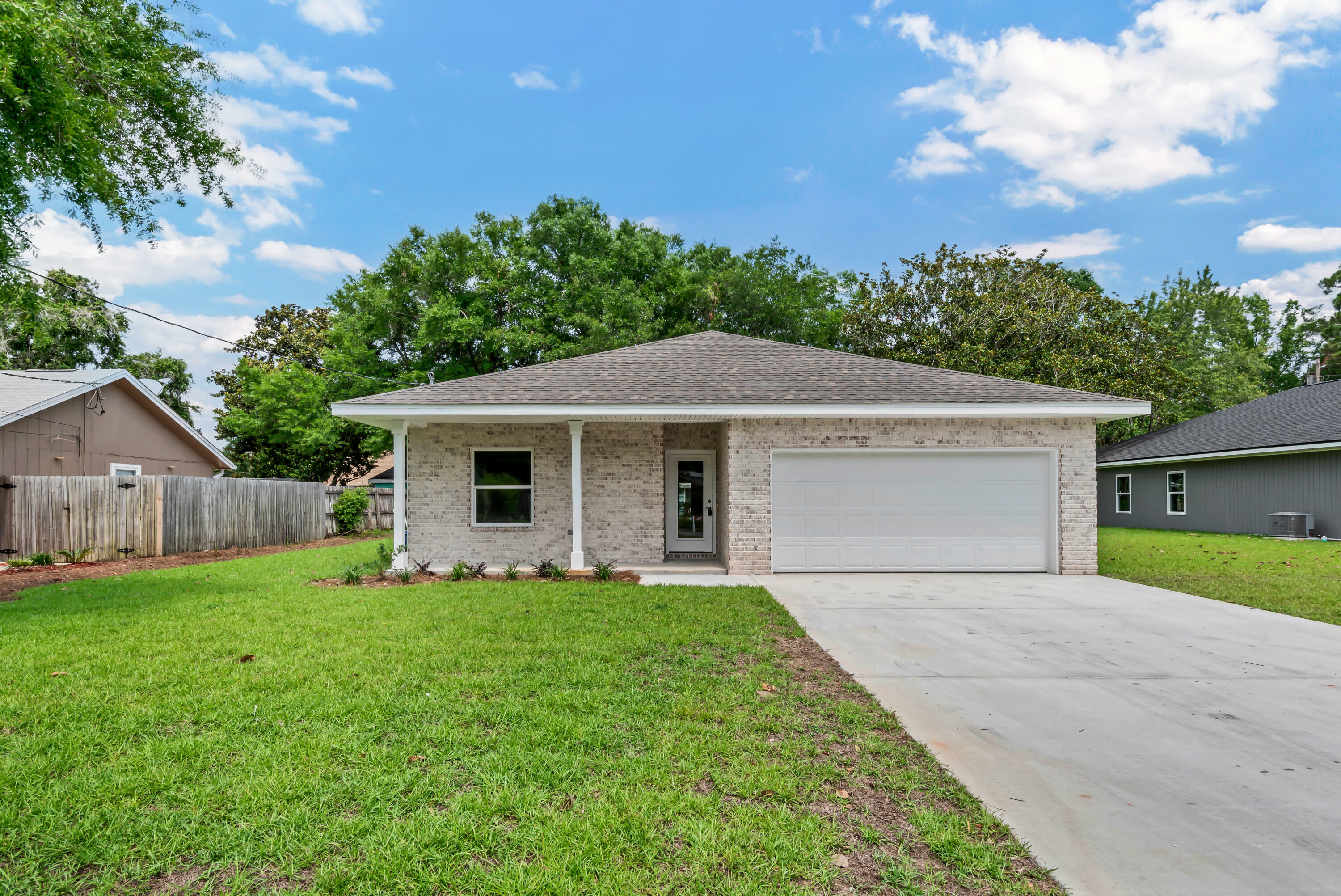 Property Photo:  25 NW Deal Avenue  FL 32548 