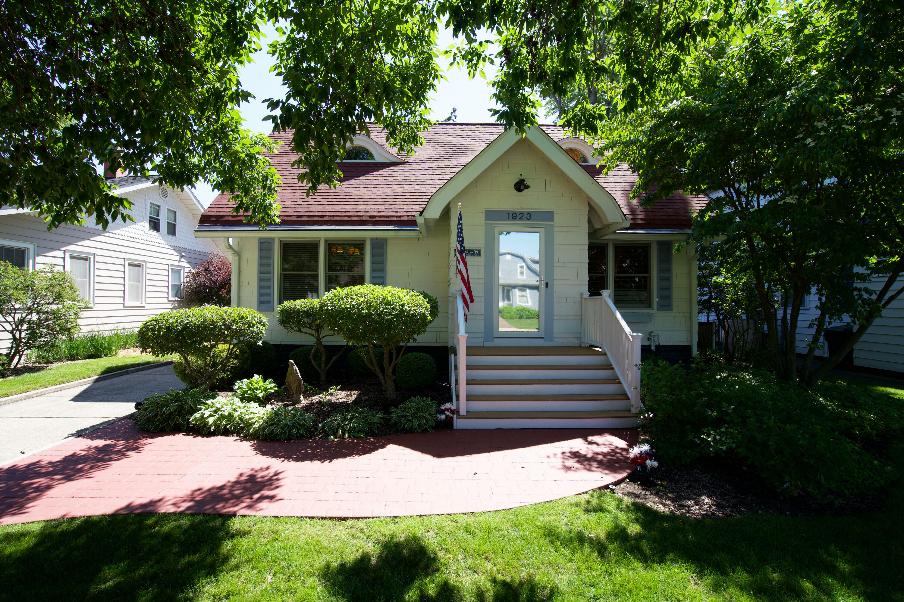 Property Photo: 1923 Forres Avenue MI 49085