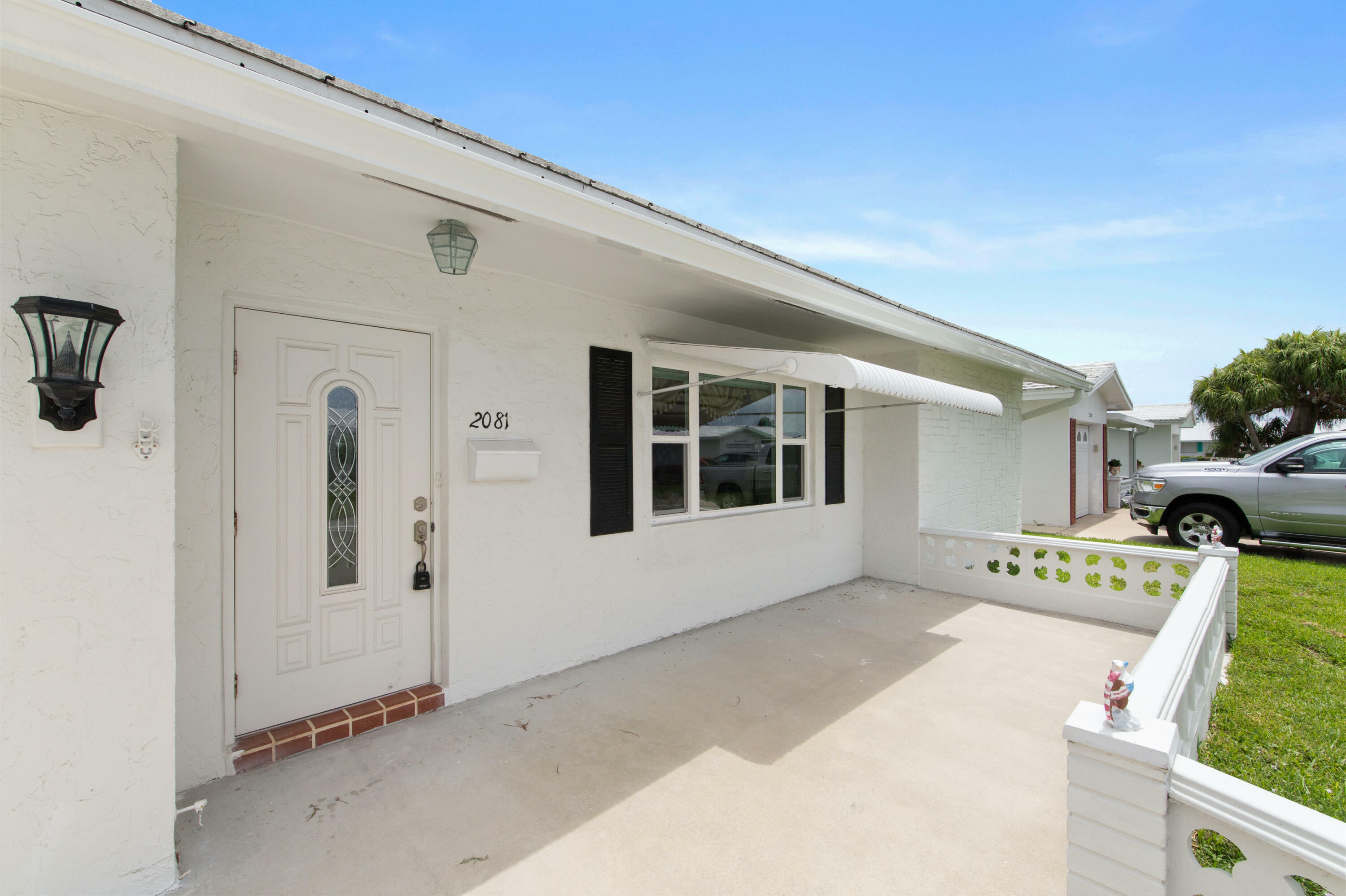 Property Photo:  2081 SW 12th Avenue  FL 33426 