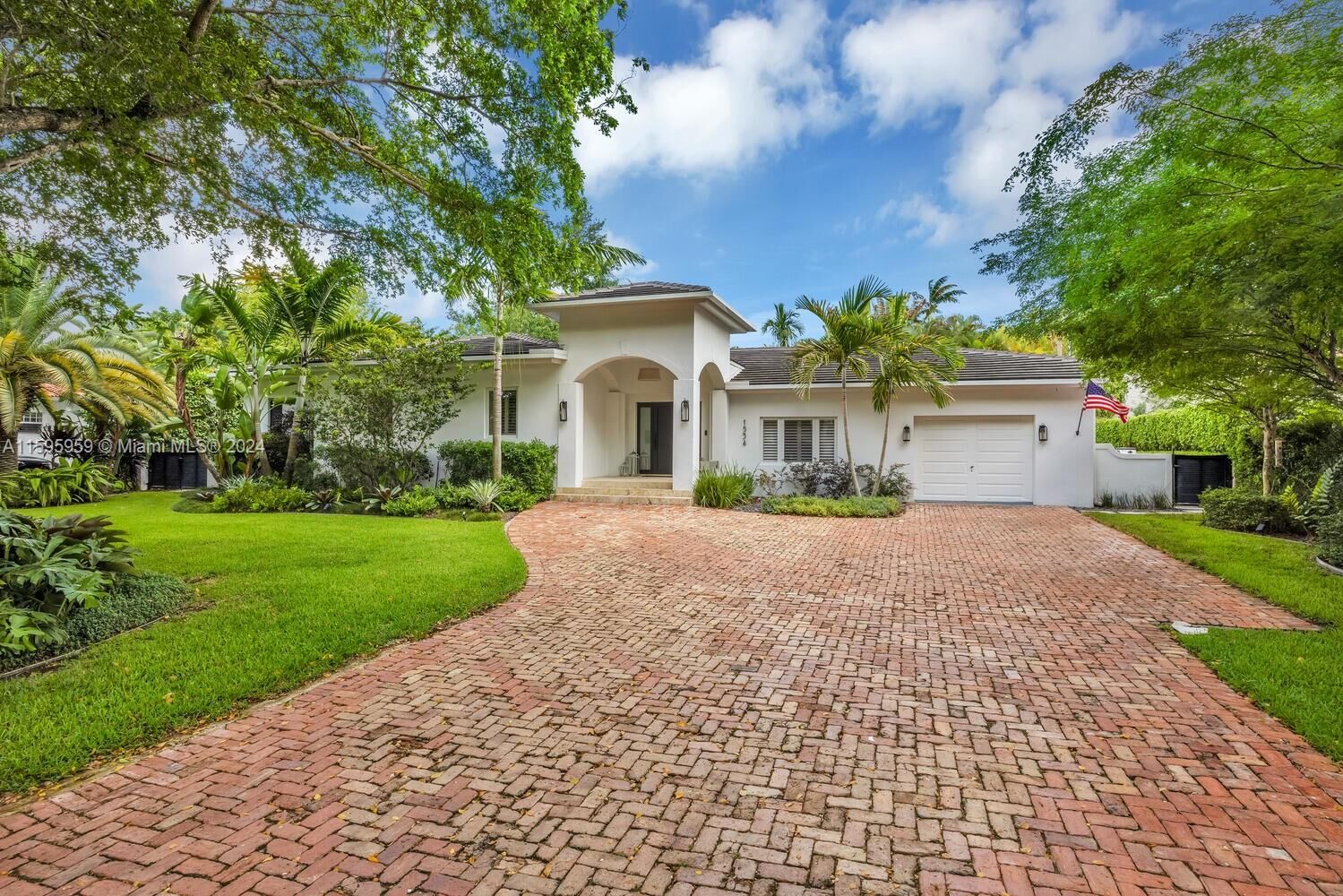 Property Photo: 1534 Sarria Ave FL 33146