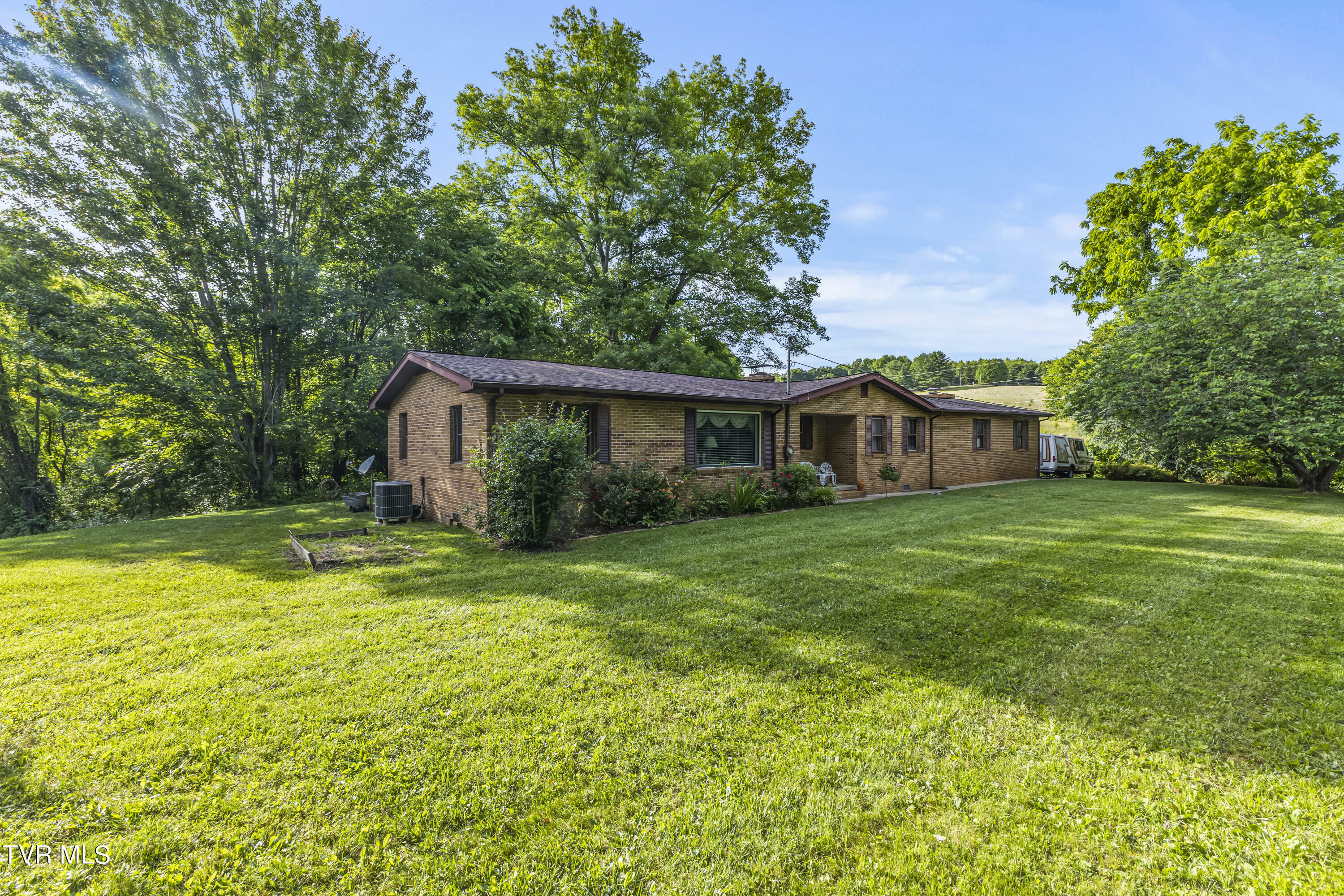 Property Photo:  3102 South Highway 81  TN 37659 