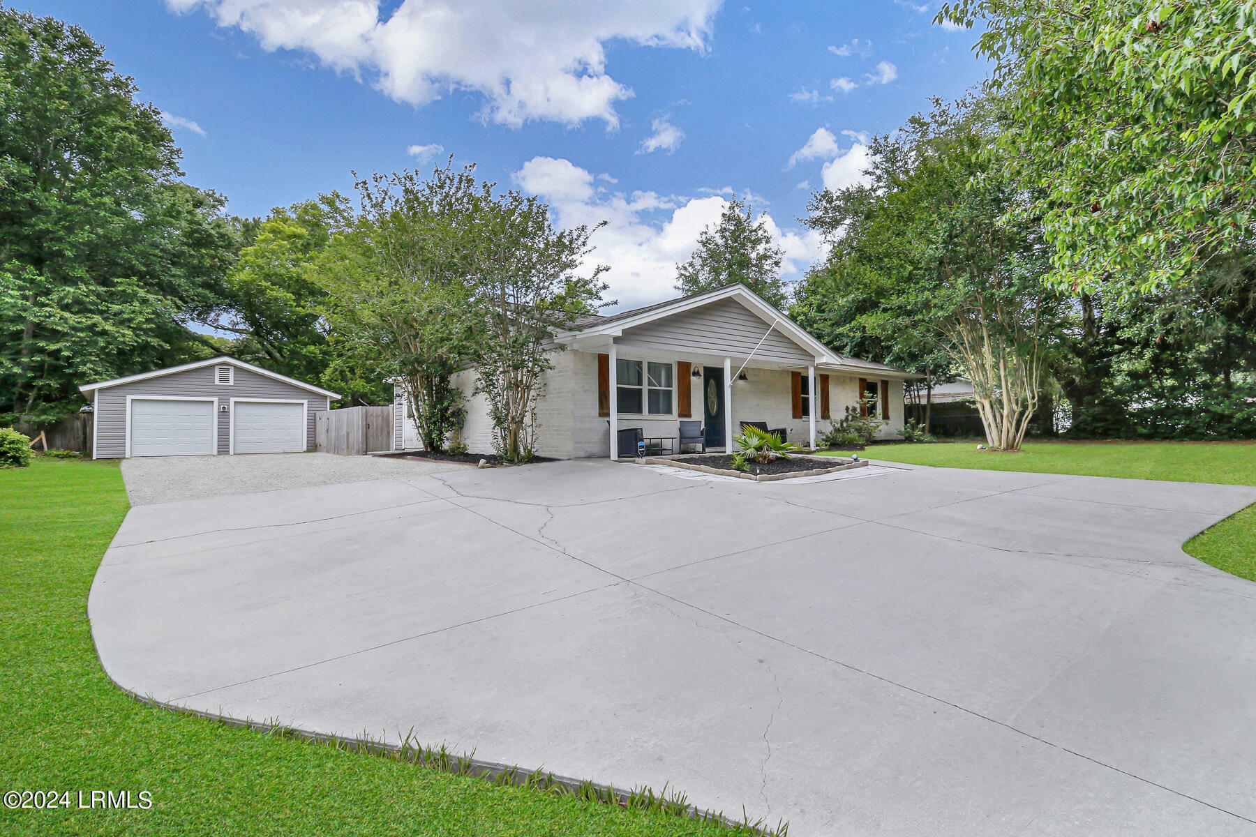 Property Photo:  401 Sams Point Road  SC 29907 