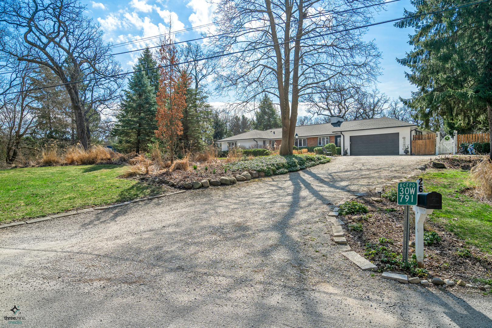 Property Photo: 26 Braeburn Lane IL 60010