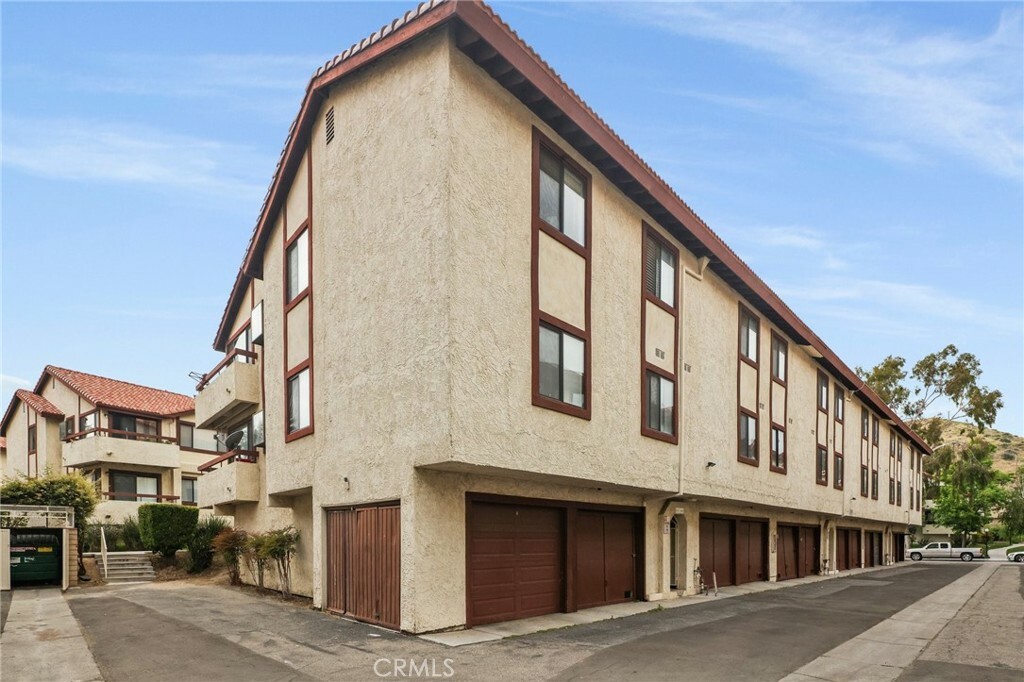 Property Photo:  18183 Sundowner Way 846  CA 91387 