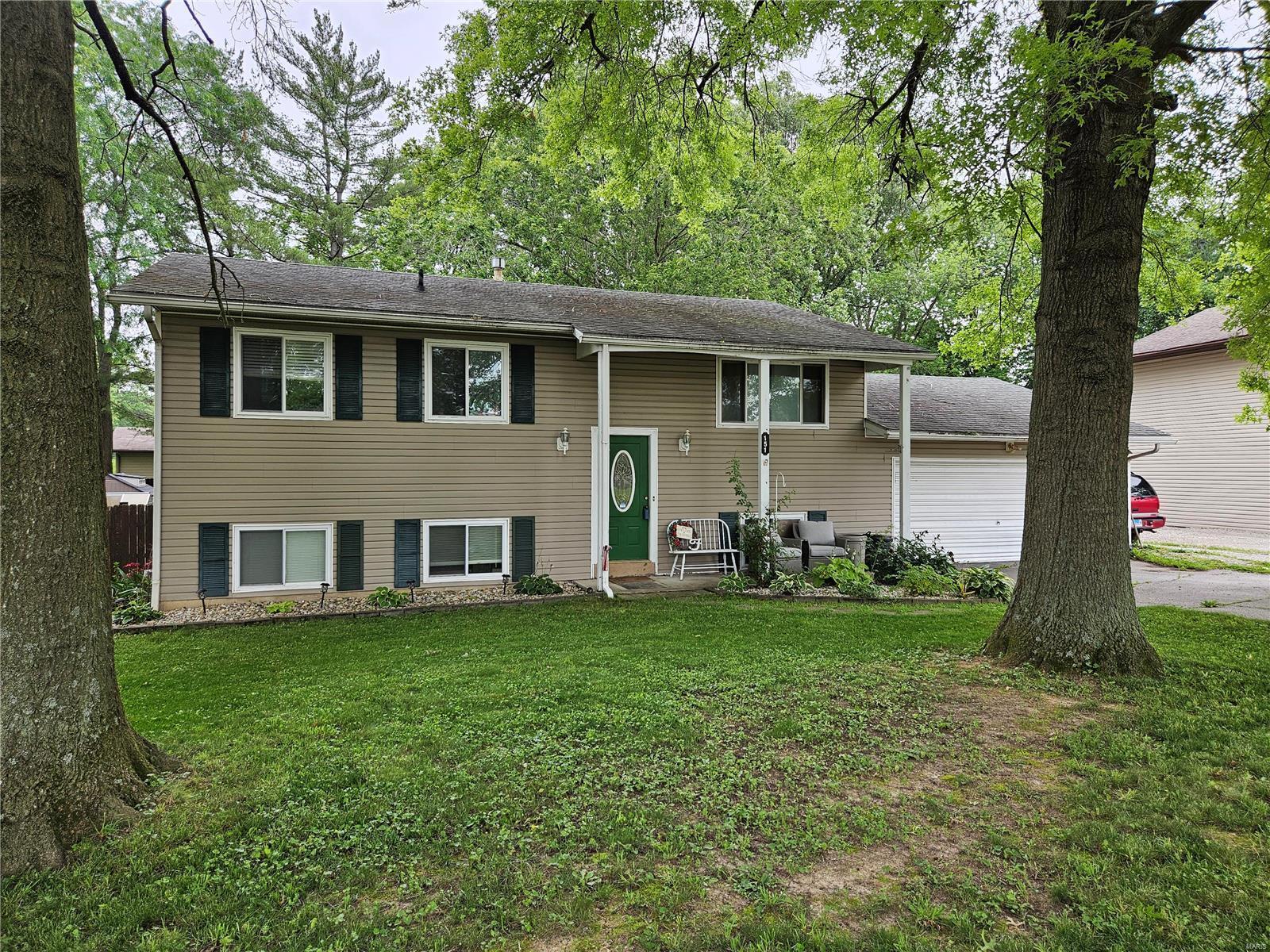 Property Photo:  151 Holiday Dr  IL 62025 
