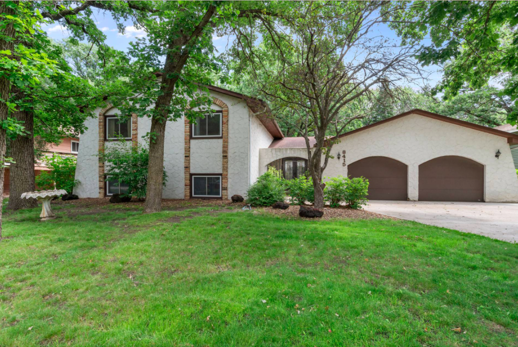 Property Photo:  8415 Knollwood Drive  MN 55112 
