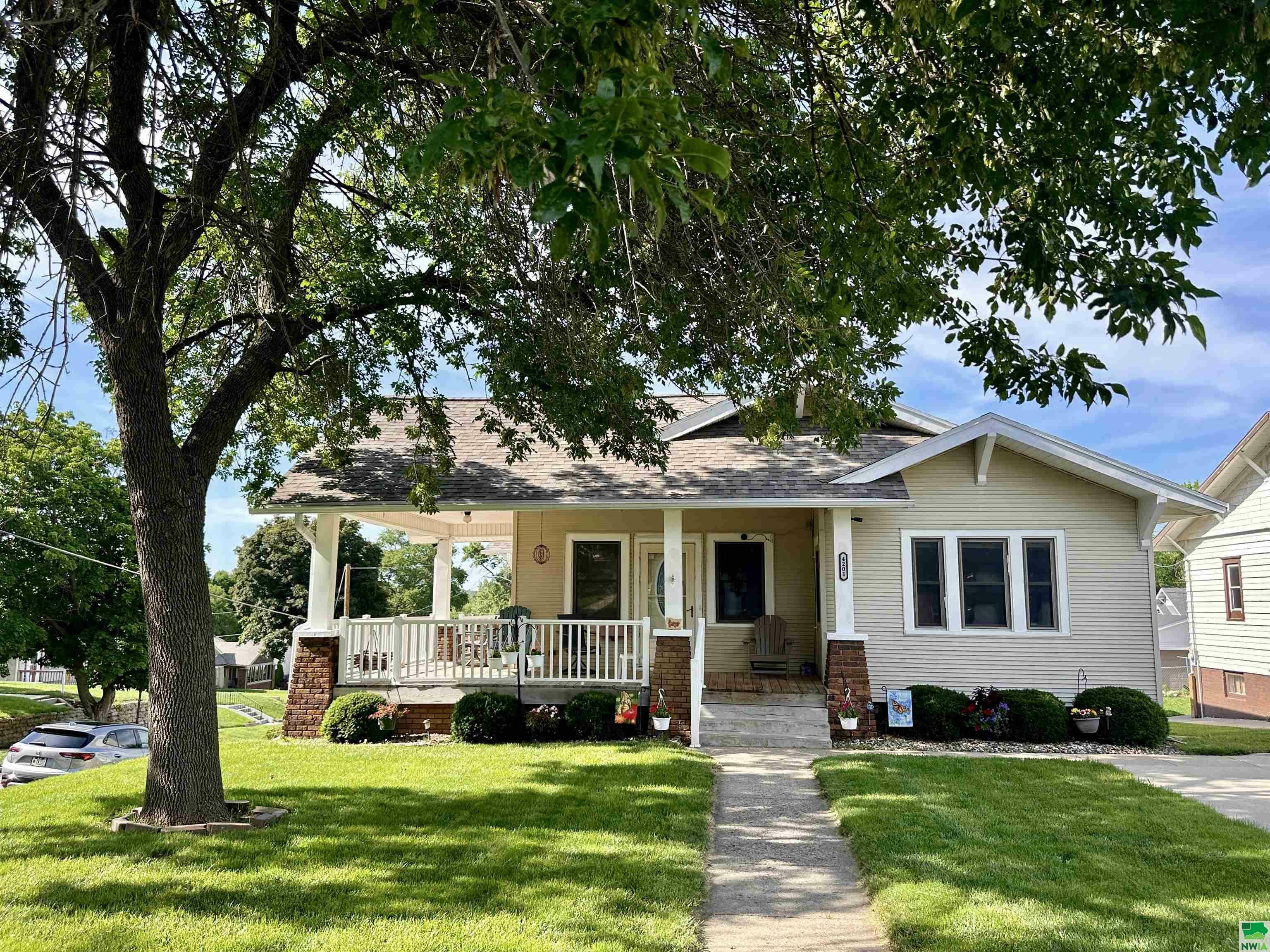 Property Photo:  4201 Garretson Avenue  IA 51106 