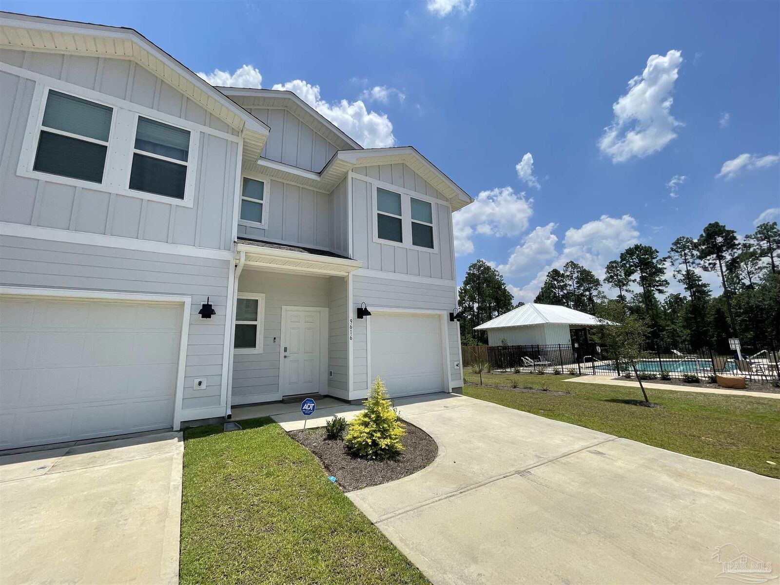 Property Photo: 9435 Nature Creek Ln FL 32526