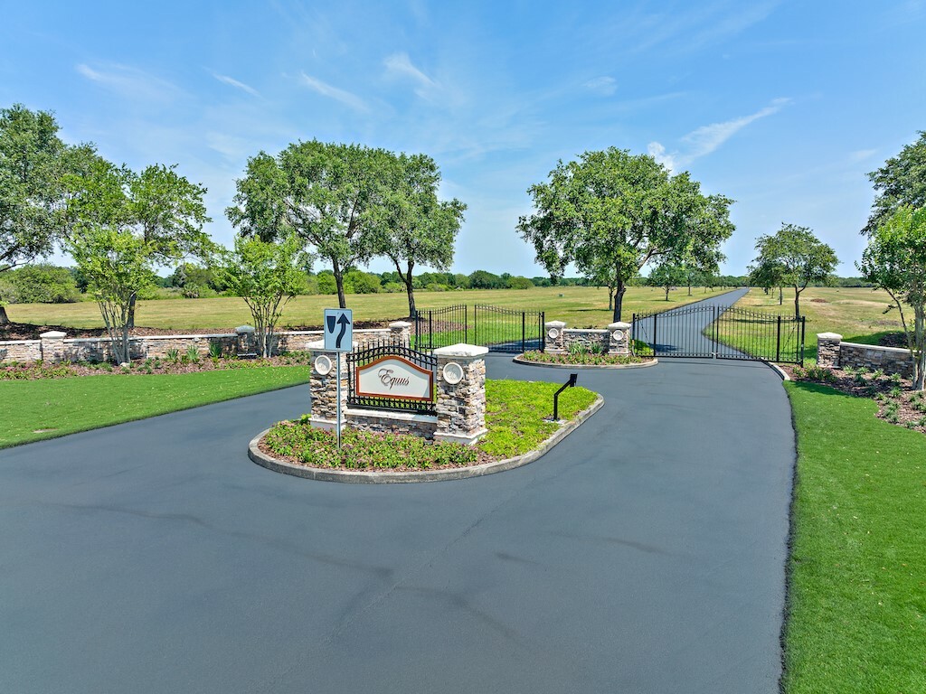 Property Photo: 6950 71st Court FL 32967
