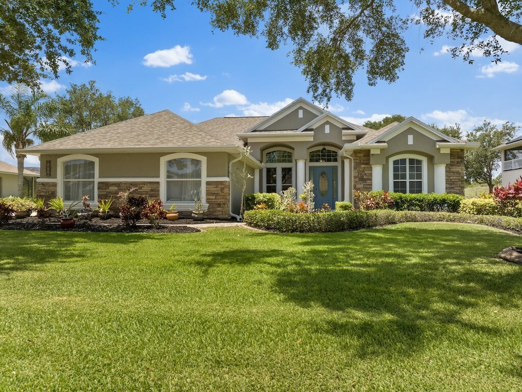 Property Photo: 2118 Windbrook Drive SE FL 32909