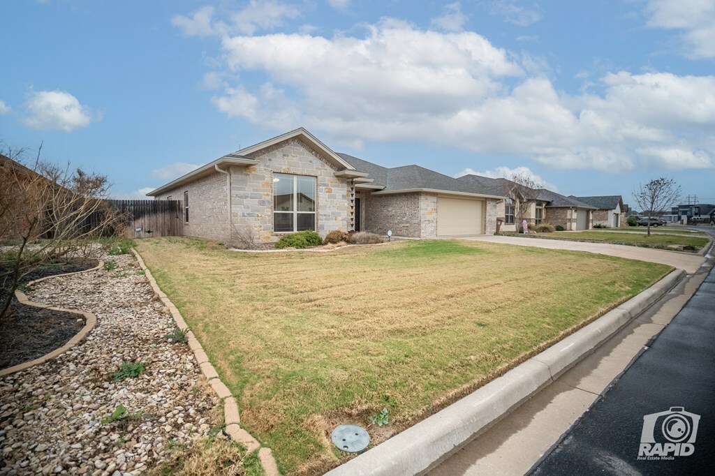 Property Photo:  1937 Colonial Dr  TX 76904 