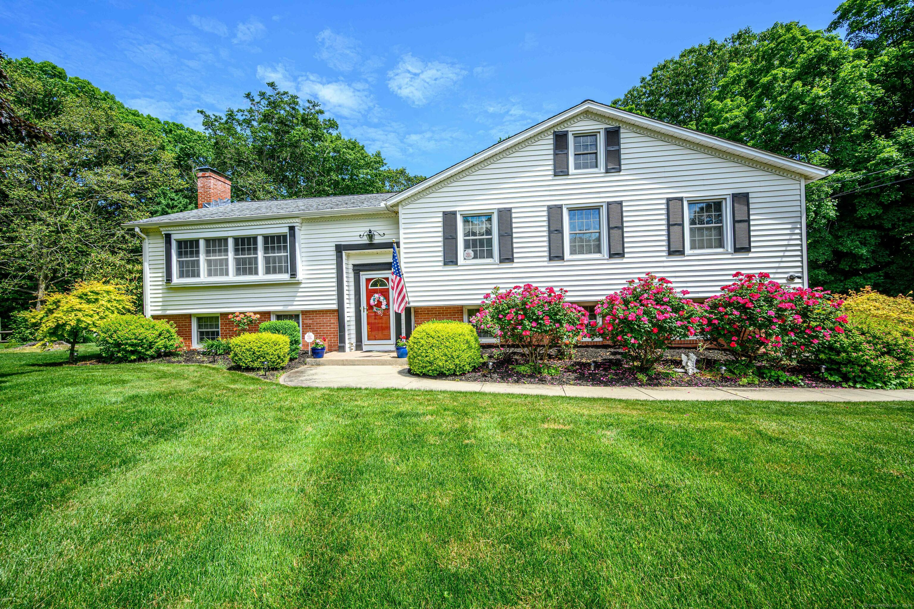 Property Photo:  18 Colonial Drive  CT 06473 