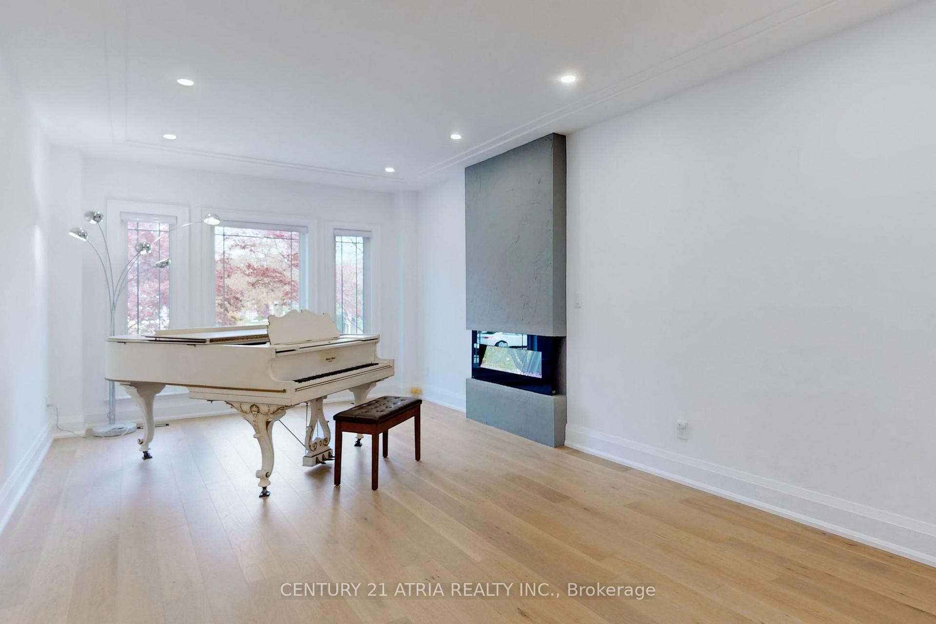 Photo de la propriété: 225 Dunview Ave ON M2N 4H9