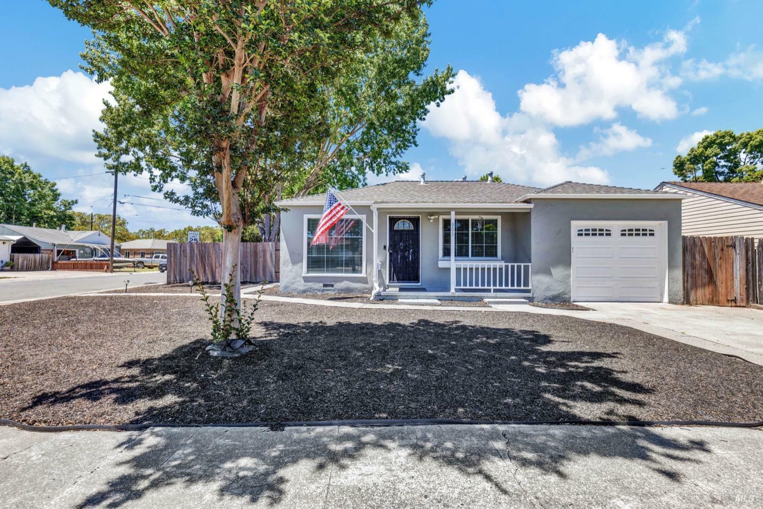 Property Photo:  901 Maple Avenue  CA 94591 