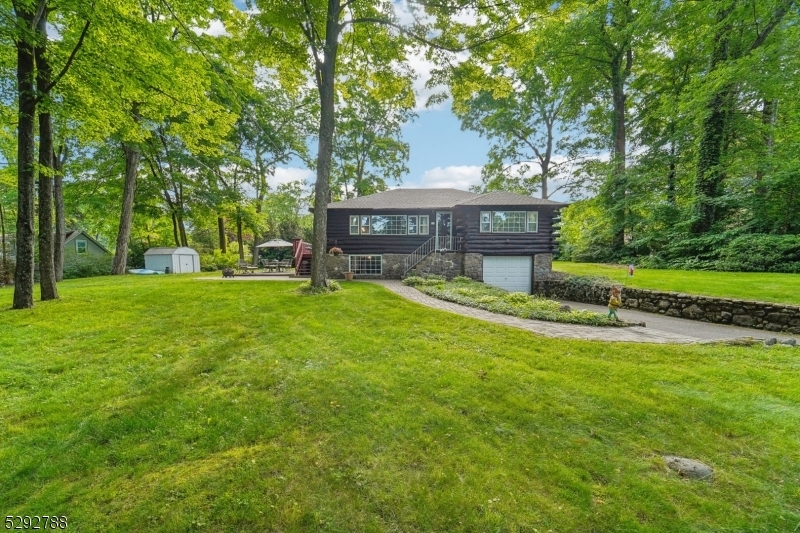 Property Photo: 18 Bearfort Ter NJ 07456