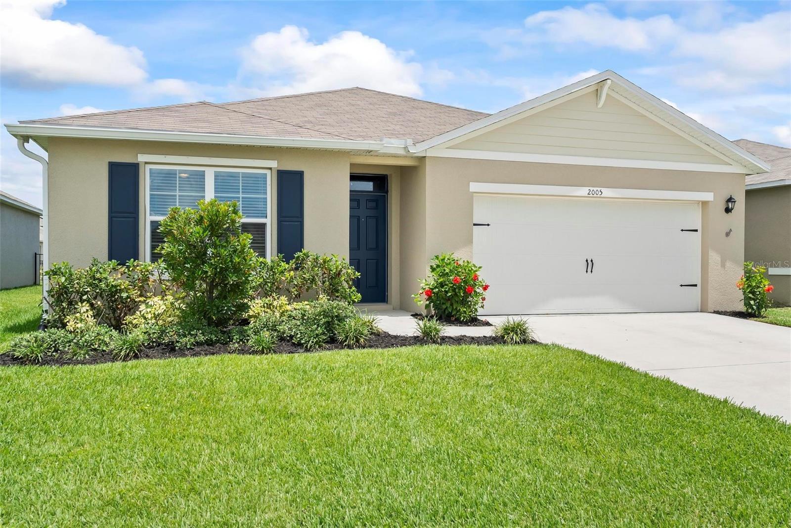 Property Photo: 2005 Glenbrooke Road FL 32141