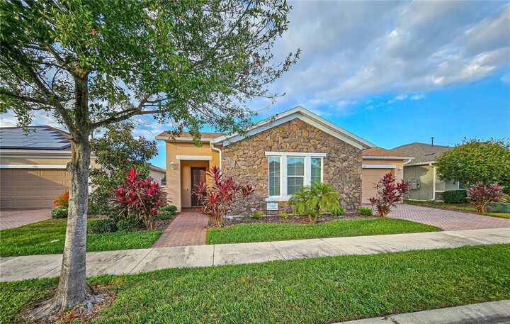 Property Photo: 737 Alcove Drive FL 34736