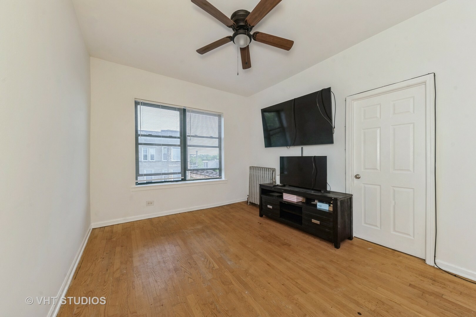 Property Photo:  307 E 50th Street 307C  IL 60615 