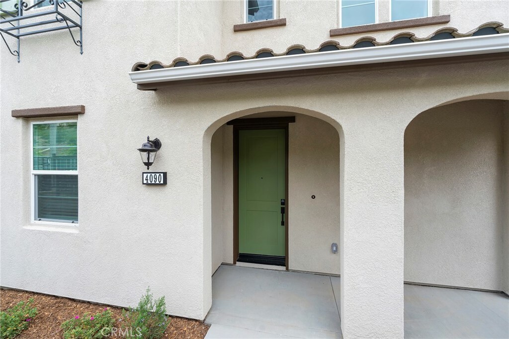 Property Photo:  4090 Summer Way  CA 92883 