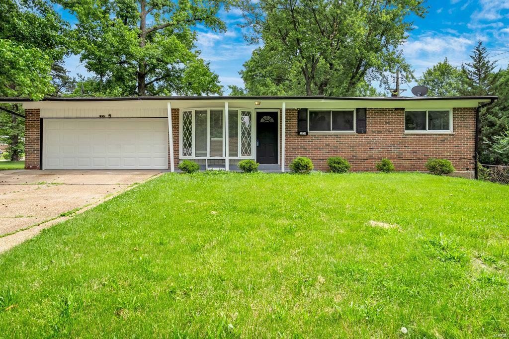 Property Photo:  2330 Hallwood Drive  MO 63136 