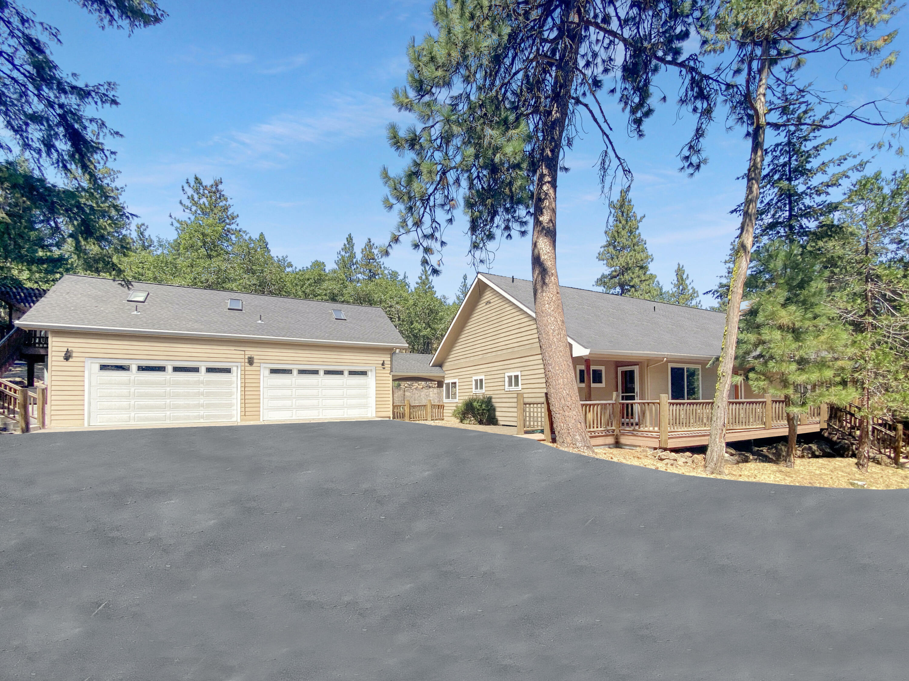 Property Photo:  5831 Old Highway 99 S  OR 97520 