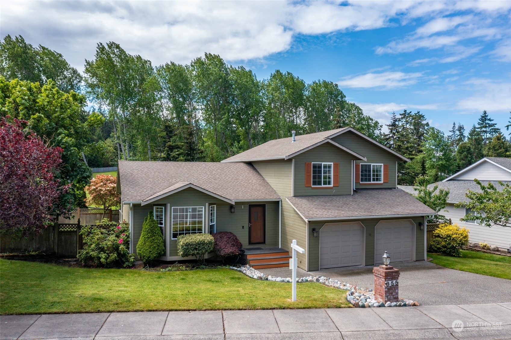 Property Photo:  855 SW Eagle Vista Avenue  WA 98277 