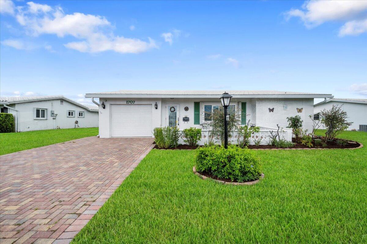 Property Photo:  1707 SW 18th Street  FL 33426 