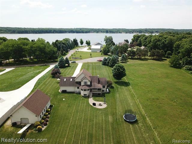 Property Photo:  5640 Sandy Lane  MI 48421 