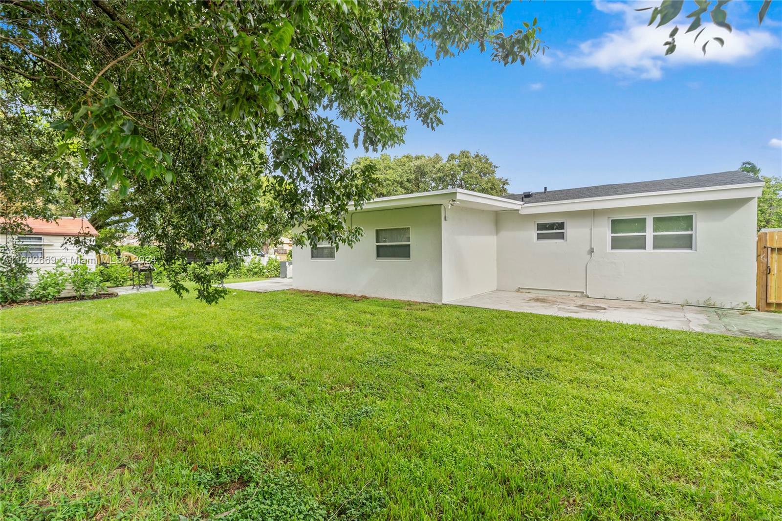 Property Photo:  3050 Grant St  FL 33021 