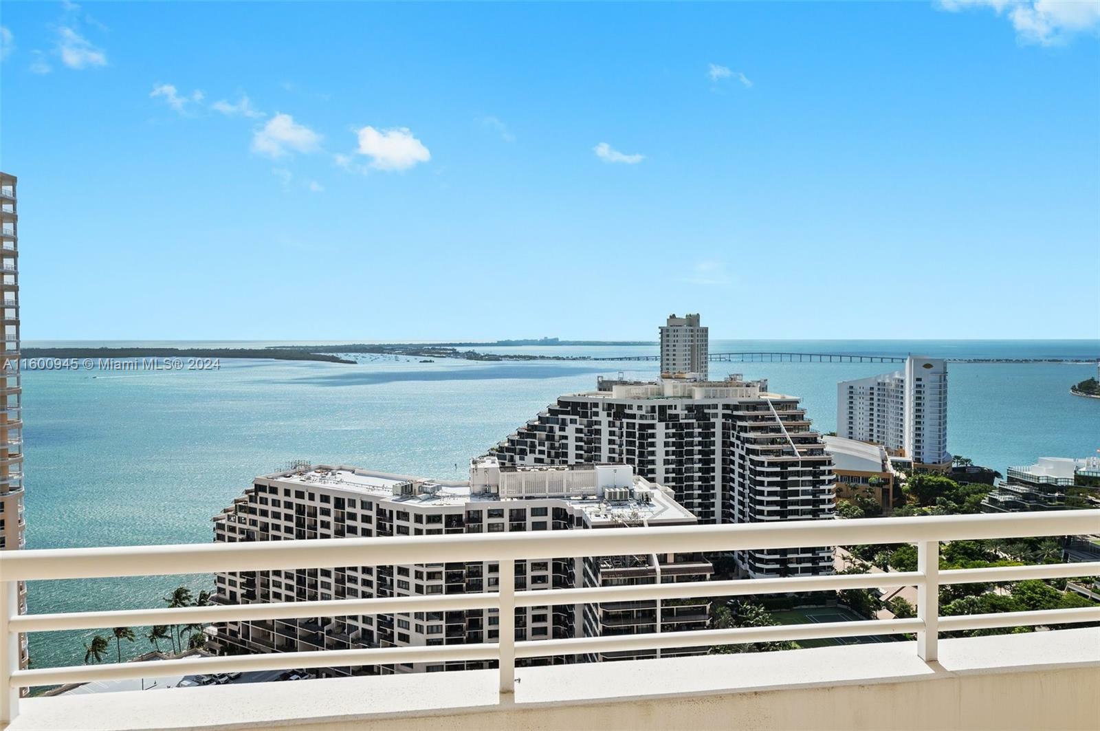 Property Photo:  888 Brickell Key Dr 2912  FL 33131 