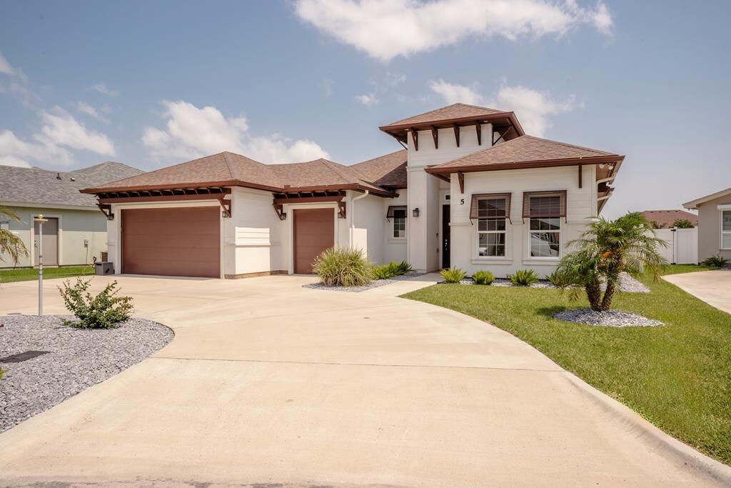 Property Photo: 5 Plaza La Quinta TX 78578