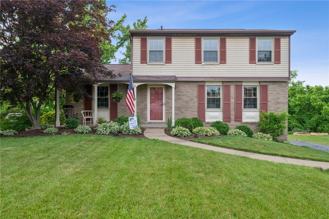 Property Photo: 4 Knollwood Ct PA 15239