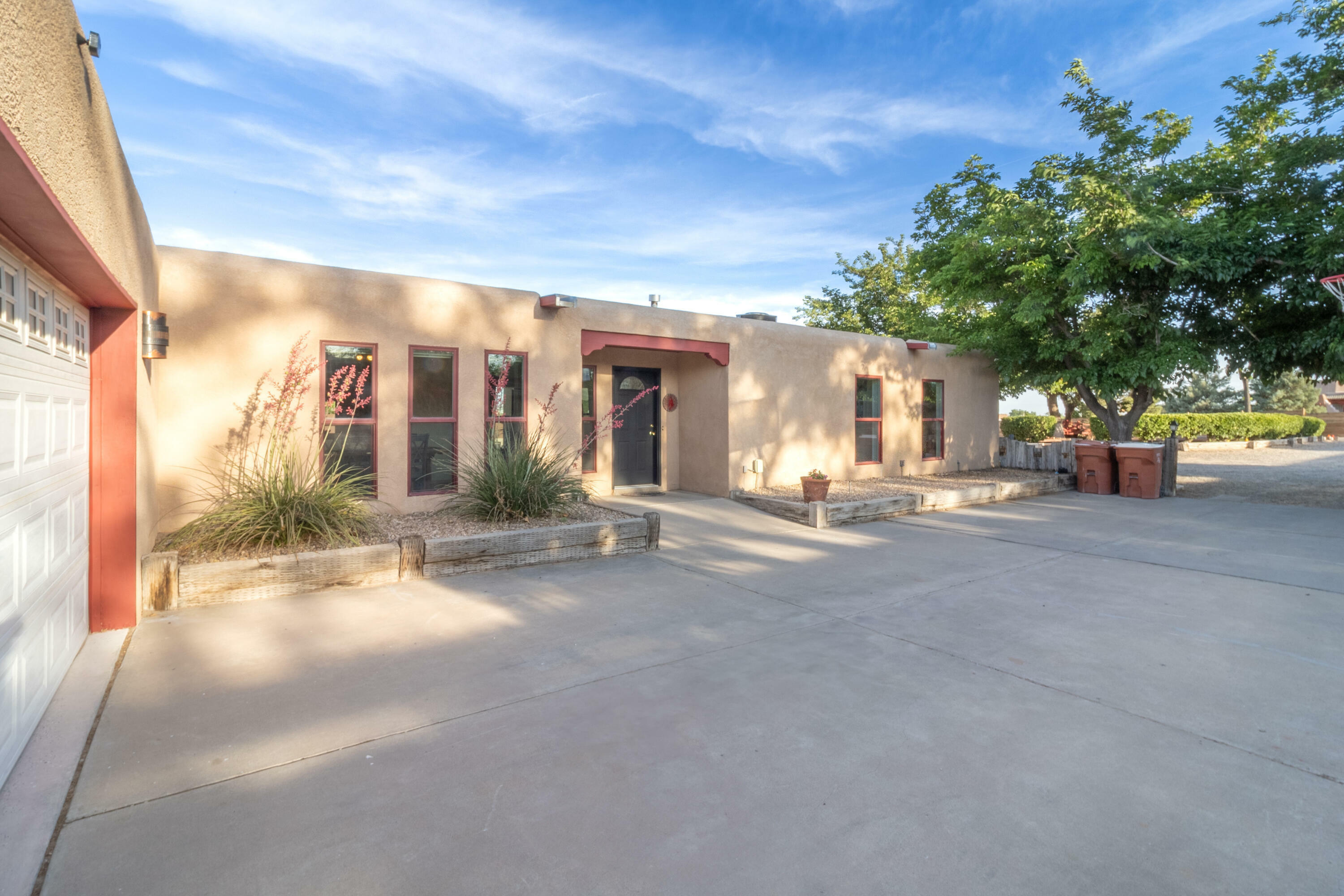 Property Photo:  1220 W Meadowlark Lane  NM 87048 